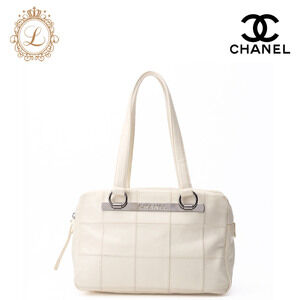 Chanel Shoulder Bag the Chocolate logo caviar leather white